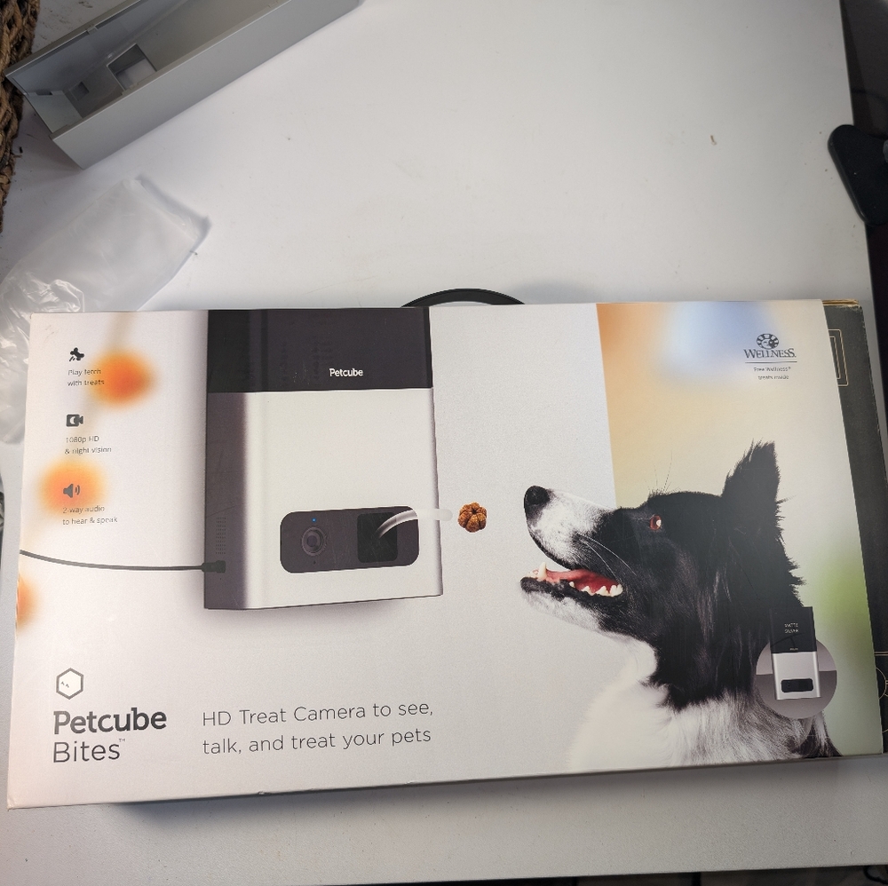 Petcube Bites Wi-Fi Pet Camera & Treat Dispenser. Petcube Bites Cámara